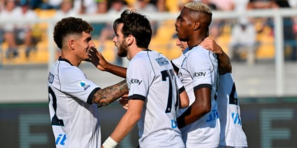 Napoli, poker al Lecce: Osimhen entra dalla panchina e segna ancora