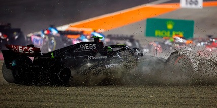 F1, Hamilton, scuse a Russell e Mercedes dopo l'incidente: "Colpa mia"