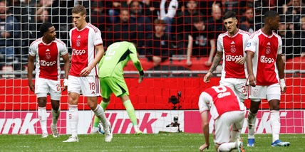 Caos Ajax, De Boer senza freni: “Non puoi fare il cioccolato con la m…”