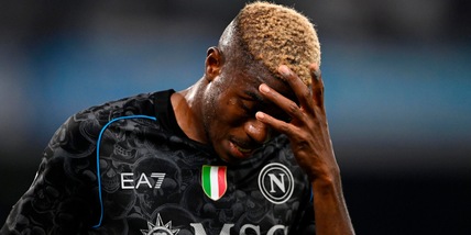 Osimhen: "Vendevo giornali e acqua, ringrazio Dio di essere vivo"