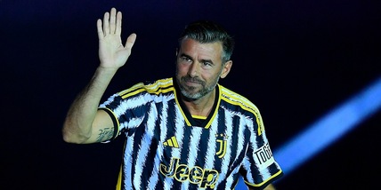 Dybala e Douglas Costa, amarcord Juventus sotto il post di Barzagli