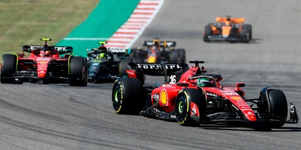 Ferrari giù dal podio ad Austin: Sainz 4° e Leclerc 6°, vince Verstappen