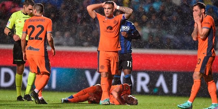 Inzaghi e Pavard ko: "Rotula uscita e rientrata, lo perderemo per un po'"