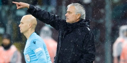 Mourinho accusa i suoi: "Roma, c'è chi gioca in Europa con superficialità"