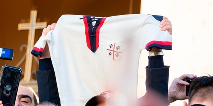 Il Cagliari celebra Riva: maglia speciale, musica e ricordi in suo onore