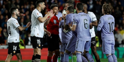 Clamoroso a Valencia: 3-2 Real ma l'arbitro fischia la fine...sul cross del gol!