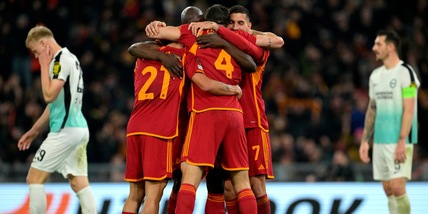 È il Brighton, sembra il Sassuolo: Dybala apre il poker, la Roma pasteggia