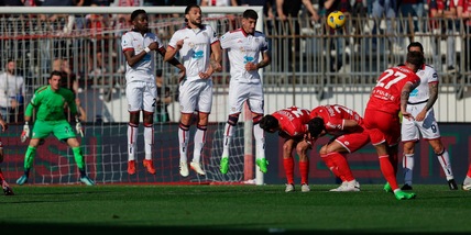 Ancora Maldini, ancora Monza! Capolavoro su punizione, Cagliari ko