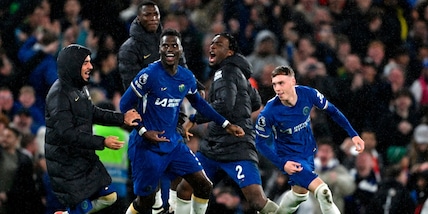 United, beffa clamorosa nel recupero: Chelsea vince 4-3! Liverpool in vetta