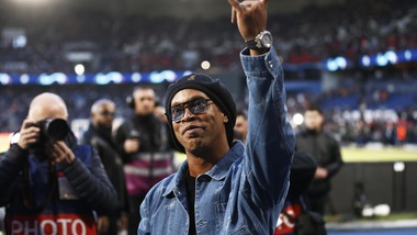 Psg-Barcellona è la sfida di Ronaldinho: il brasiliano a Parigi