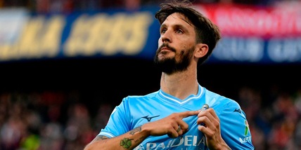 Lazio, Luis Alberto sbanca Genova e bacia lo stemma. Tudor, un ko per la Juve