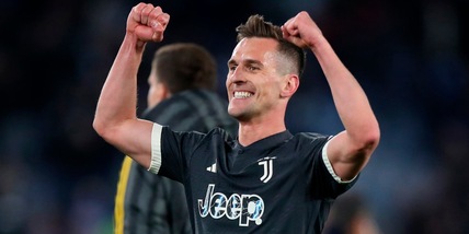 Lazio-Juventus 2-1: Allegri dantesco, follia Alex Sandro, alla fine la luce Milik