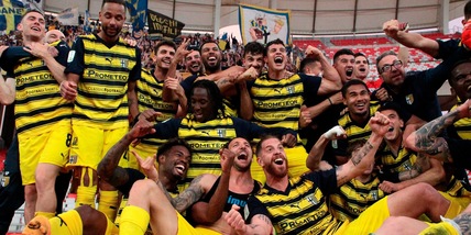 Il Parma ritorna in Serie A, basta il pari a Bari: Pecchia esulta e fa festa!