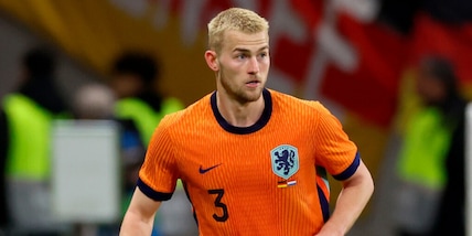 Il Bayern scarica De Ligt, il gelo in conferenza: "Penso solo all'Olanda"