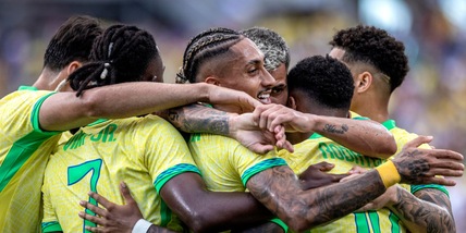 Ronaldinho, bufera in Brasile. Una delle stelle: "Ha pure chiesto i biglietti..."