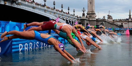 Parigi 2024, un atleta dopo aver nuotato nella Senna: "Ho visto cose..."
