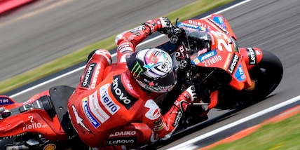 Bastianini fa sua la sprint di Silverstone! Caduta per Bagnaia