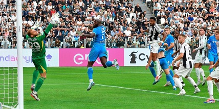 La Juventus non ne dà, il Napoli non ne prende: Motta e Conte ora tifano Milan