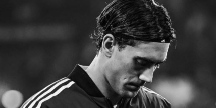 Sbuffa in campo, poi a testa bassa sui social: Vlahovic, che succede?