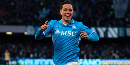 Il Napoli fatica col Venezia, Raspadori salva Conte: Atalanta agganciata