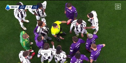 Vlahovic, insulti razzisti dal settore ospiti: Juve-Fiorentina si ferma