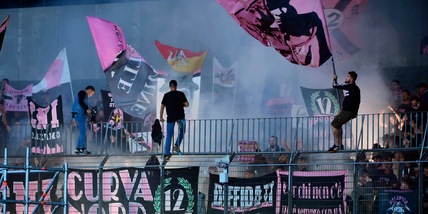 Palermo, episodio inquietante e notte di paura: agguato dei tifosi al pullman