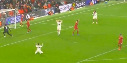 Zirkzee, l'assist della vittoria che Maguire spreca. De Ligt horror