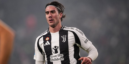 Vlahovic, ombre Arsenal e Kolo Muani: l'agente è a Torino ma la Juve...