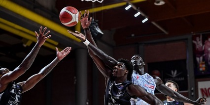 Il ferro beffa Vital e la Bertram sulla sirena, Reggio Emilia passa in volata