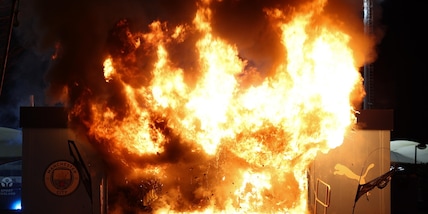 Incendio all’Etihad Stadium prima di Manchester-City Brugge: fiamme e paura