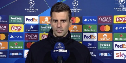 Motta confuso dopo Juve-Benfica, risponde in spagnolo: "Ah, scusa"