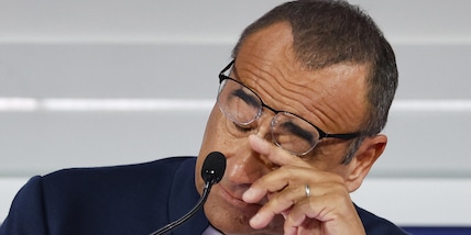 Carlo Conti in lacrime: il Festival di Sanremo inizia tra la commozione