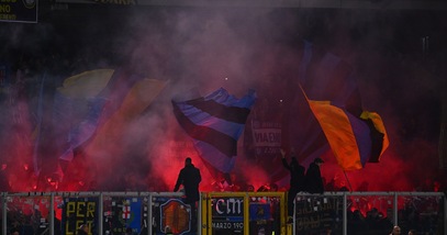 Ordigni esplosivi contro la polizia: Daspo di un anno ai tifosi dell'Inter