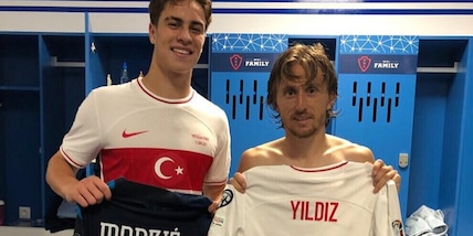 Yildiz-Modric, dallo scambio di maglia all'elogio: "Ha uno stile differente"