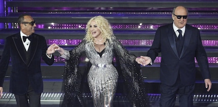 "Ho messo il regalo di Carlo Conti nelle mutande", la Clerici infiamma Sanremo