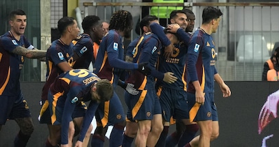 Soulé lancia la Roma con una magia: ko un Parma in 10 per oltre un'ora