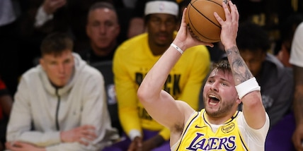 James e Doncic vincono ancora! Curry da impazzire: 56 punti