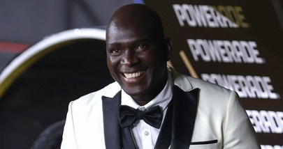 Castillo, smoking bianco in panchina! Ruba la scena al... Barcellona