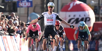 Ayuso, che zampata. Ma Scaroni è carico