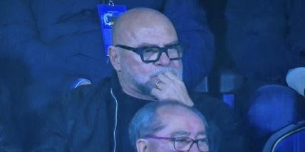 Juve travolta, a Firenze Cosmi in tribuna: il tifo bianconero ironizza sui social