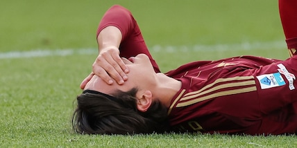 Dybala si opera, stagione finita: “Tornerò più forte". La Roma: "Ti aspettiamo"