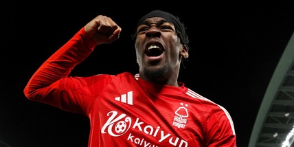 United ko, il Nottingham vola verso la Champions. Merino e Saka regalano il derby all'Arsenal