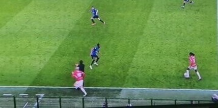 "Ma vagli addosso": Inzaghi senza regole, l'ostruzione a Theo l'ultima giocata