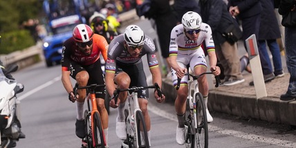 Van der Poel-Pogacar infiammano il Giro delle Fiandre. L'Italia punta su Ganna