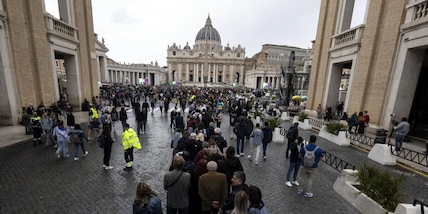 Papa Francesco, oltre 61 mila fedeli hanno reso omaggio al Santo Padre
