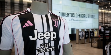 Perché la nuova maglia Juve piace a metà e i motivi del cambiamento