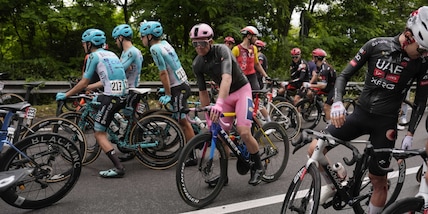 Maxi-caduta al Giro d'Italia, neutralizzata la 6ª tappa: c'è un ritiro