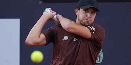 Arnaldi si arrende a Djokovic: ciao Ginevra. Cobolli in semifinale ad Amburgo