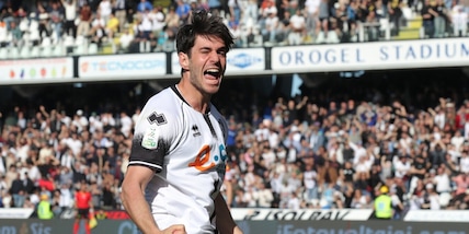 Playoff di Serie B, il pronostico di Catanzaro-Cesena. Lo Spezia spettatore interessato