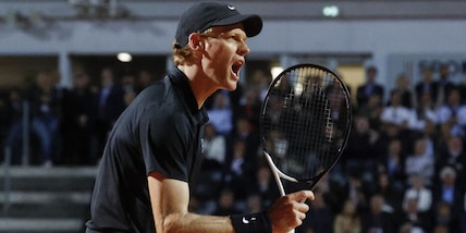 Sinner-Alcaraz, la coscia e la paura: "È dal terzo turno". E Vagnozzi lo striglia: "La devi giocare"